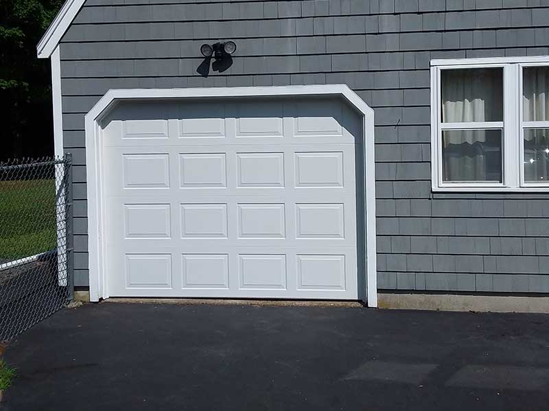 How to Choose the Best Cleaner for Keeping a White Garage Door Clean
